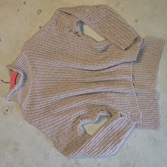 Neutral New* POL turtle neck - Picture 2 of 6
